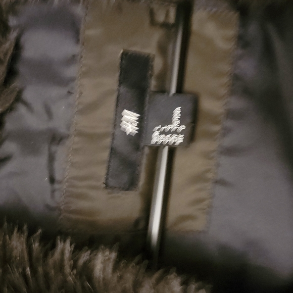 Vest - Picture 3 of 4